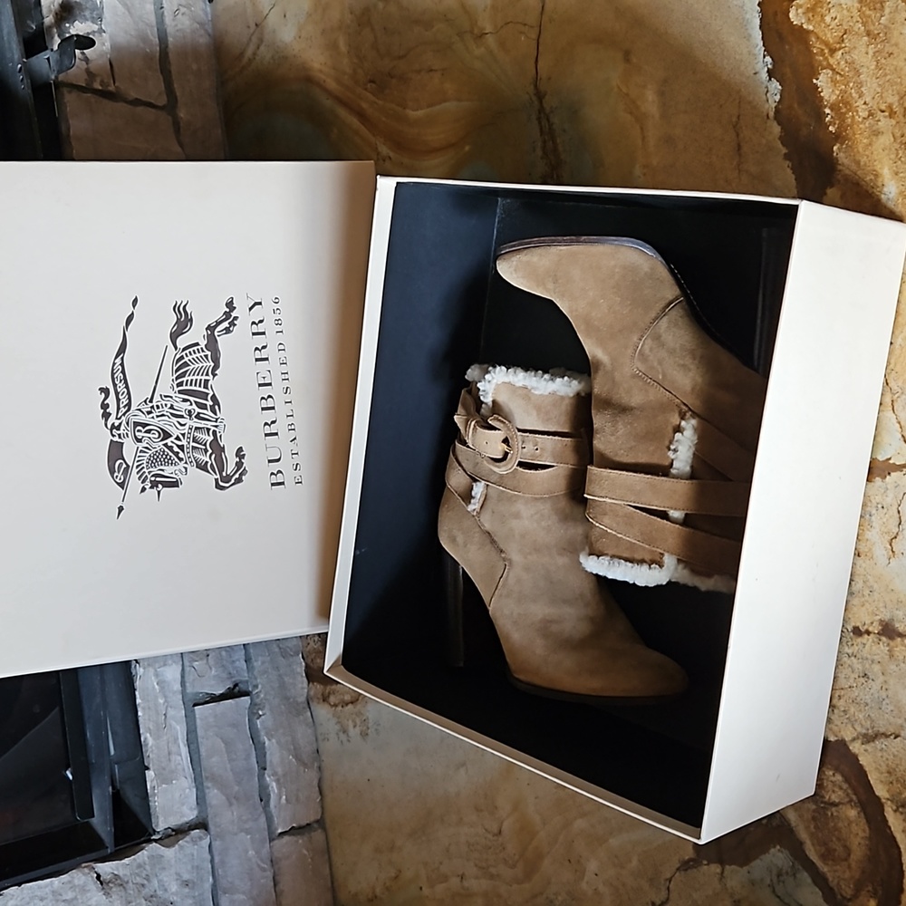 Authentic Burberry booties - Picture 10 of 11